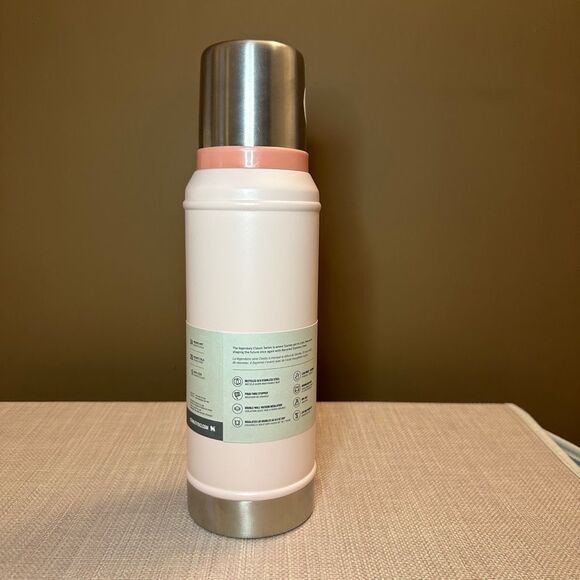 Stanley Legendary Classic Bottle Limestone Pink 1 Quart NWT - Picture 4 of 10